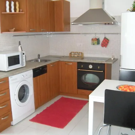 Spacious And Bright Studio With 2 Mm2 Stops