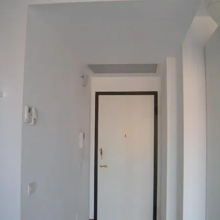 Spacious And Bright Studio With 2 Mm2 Stops Vimodrone