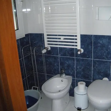 Spacious And Bright Studio With 2 Mm2 Stops